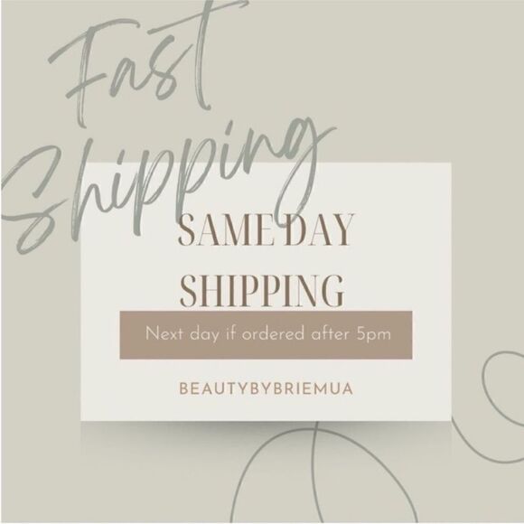 Good American NWT Good 90s Icon Distressed Shorts
Black 6/28 - Picture 7 of 7